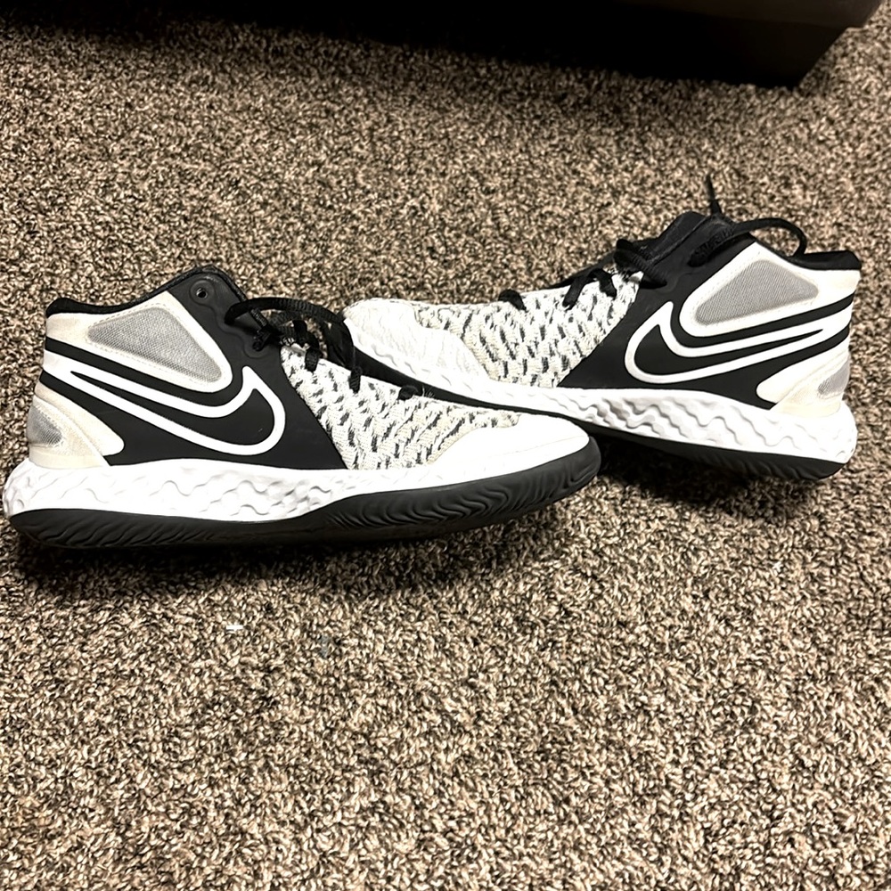 Nike KD Trey 5 VIII kids basketball shoes